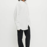 Fluid pointy collar shirt