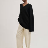 Preorder | V-neck cashmere sweater black