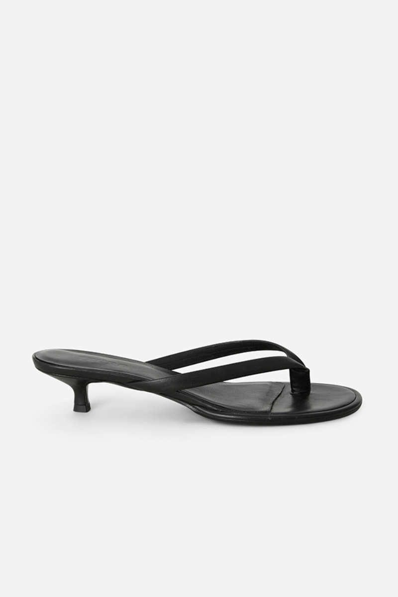 Kitten heel flip flops black – Teurn Studios